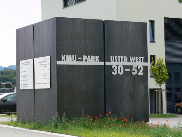 KMU Park Uster West
Rechts ...